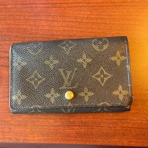 LV MONO WALLET box11